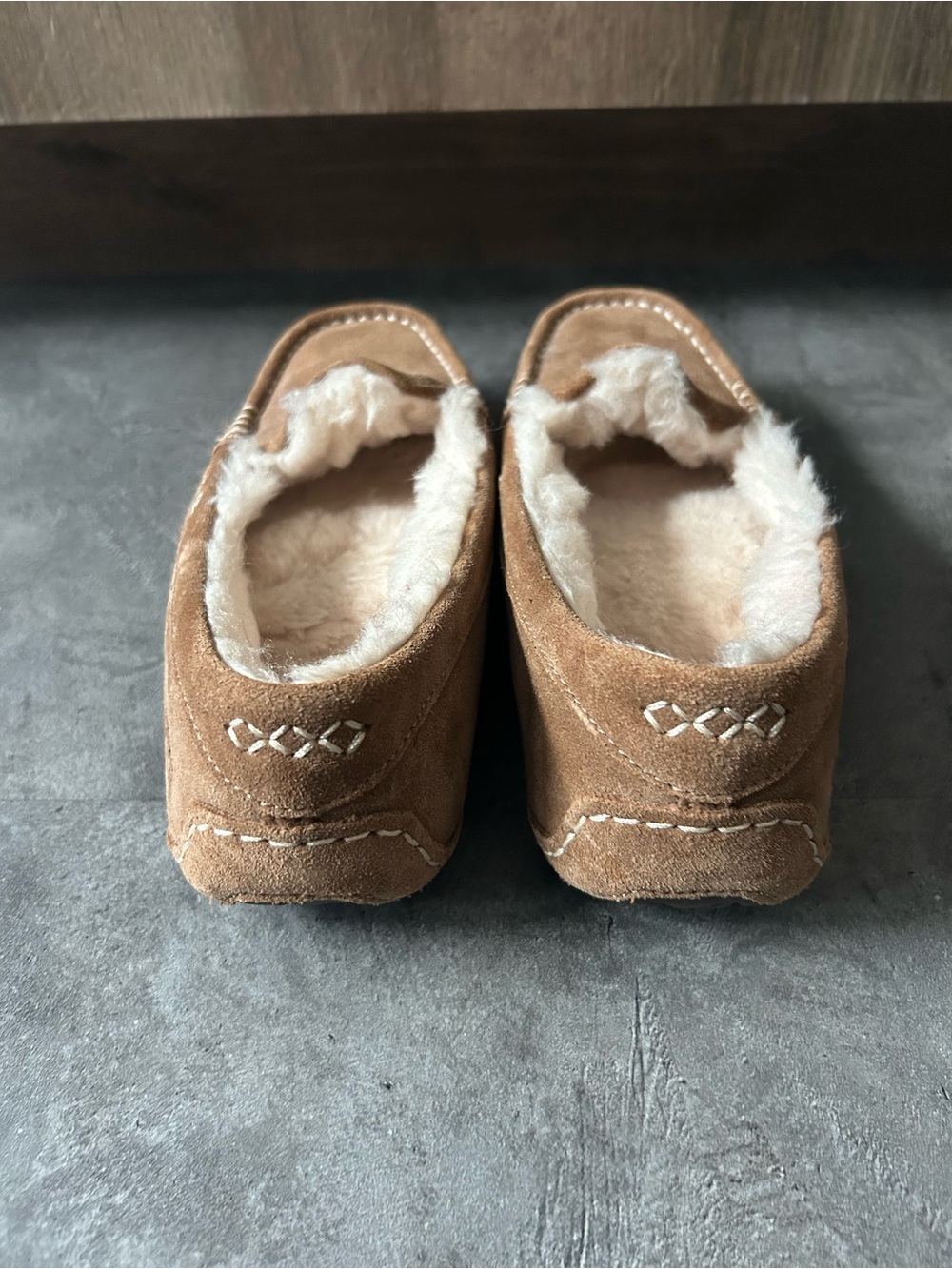 UGG Ansley Moccasin Slip-On Slippers Women’s 8 Chestnut EUC - Picture 5 of 7
